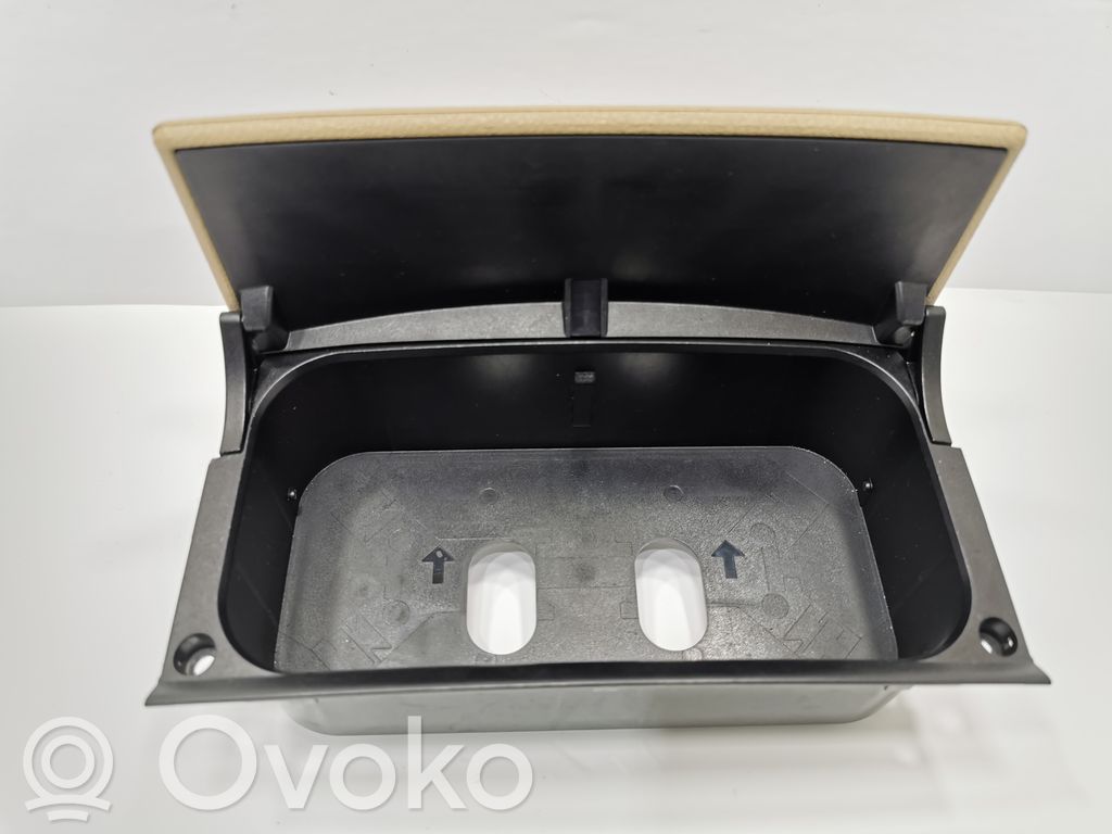 Glāžu turētājs (priekšā)