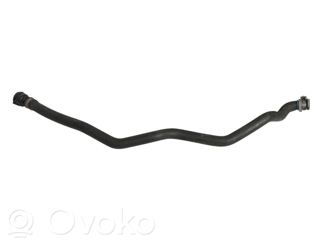 Caurulīte (-es) / šļūtene (-es)