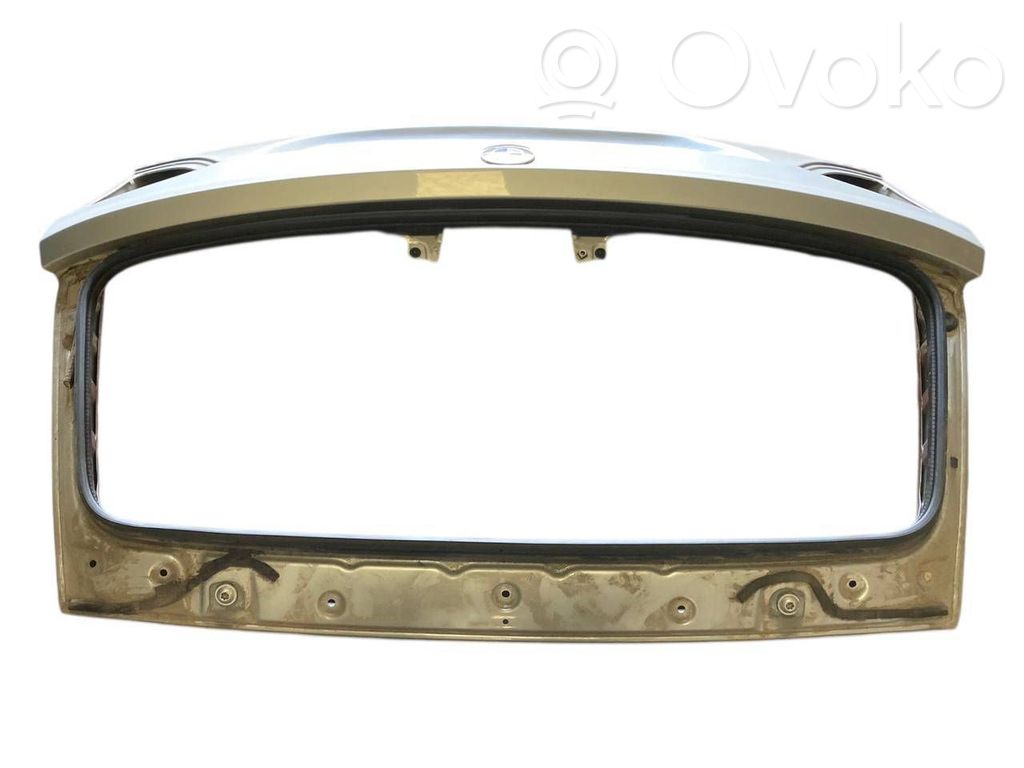 Задняя крышка (багажник)