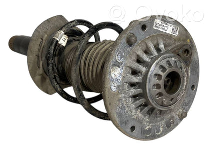 Priekšpusē amortizators ar atsperi