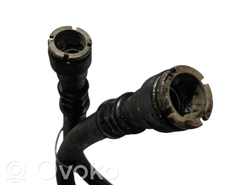 Pārnesumkārbas eļļas dzesētāja caurulīte (-es) / šļūtene (-es)