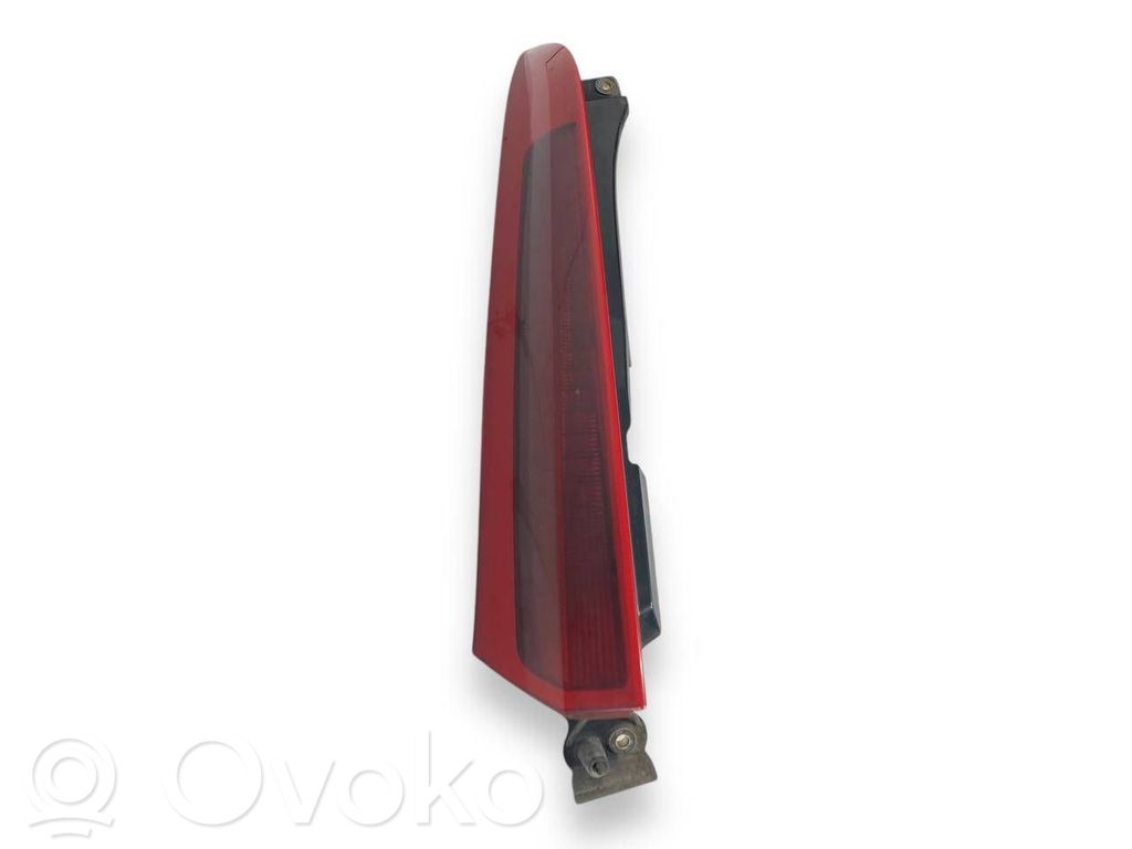 Aizmugurējais lukturis virsbūvē