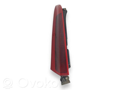 Aizmugurējais lukturis virsbūvē