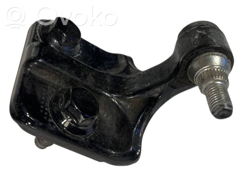 Aizmugurē augšējā vira (eņģe)