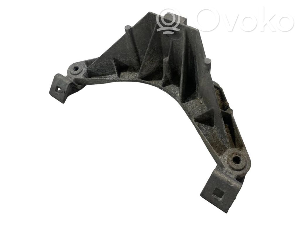 Pārnesumkārbas stiprinājuma kronšteins