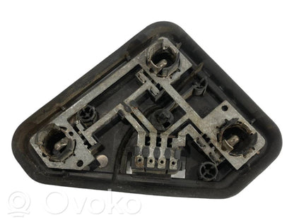 Aizmugures spuldzes vāka turētājs