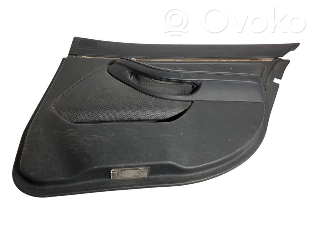 Apšuvums aizmugurējām durvīm