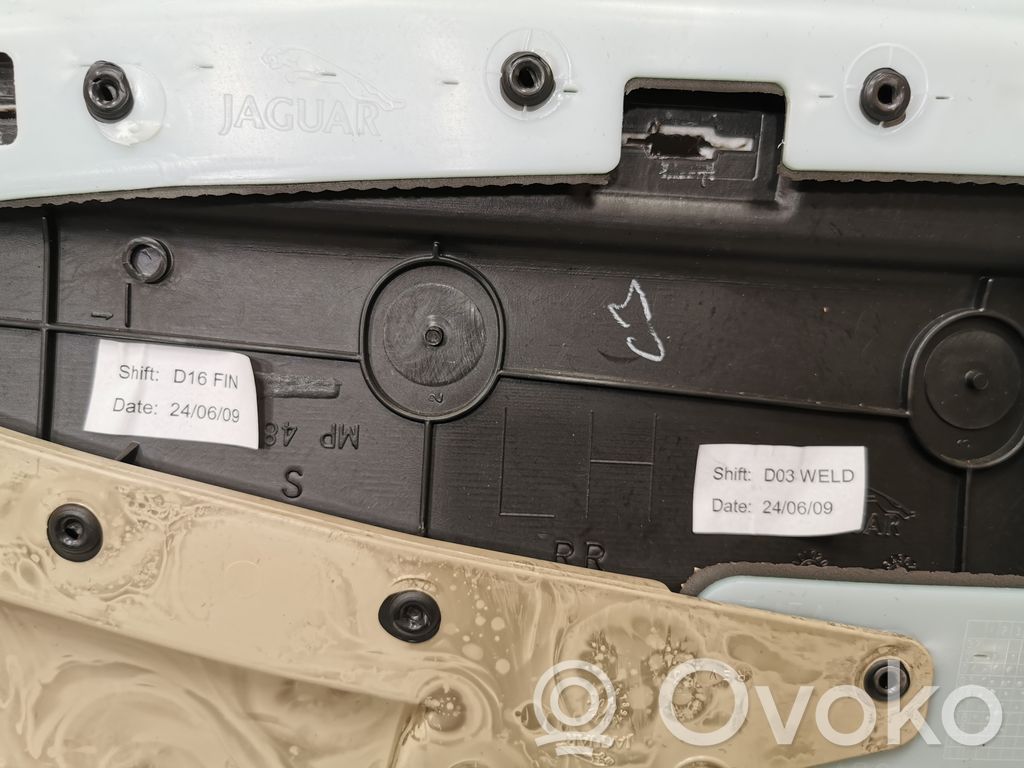 Apšuvums aizmugurējām durvīm