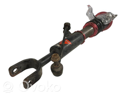 Priekšpusē amortizators ar atsperi