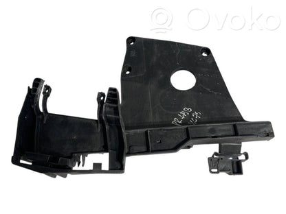 Priekšpusē turētājs / kronšteins ārējam atvēršanas rokturim