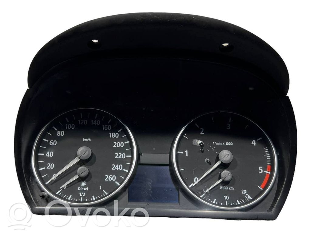 Speedometer (in the instrument panel)