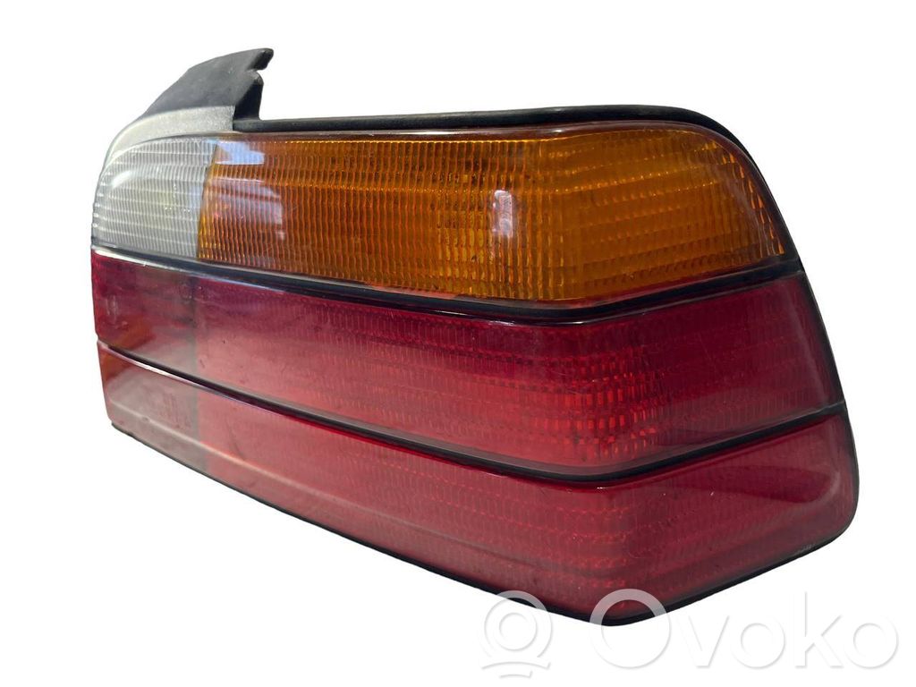 Aizmugurējais lukturis virsbūvē