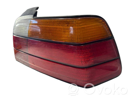 Aizmugurējais lukturis virsbūvē