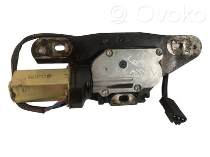 Aizmugurējā pārsega pievilcējs