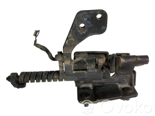 Aizmugurējā pārsega eņģe (-ess)