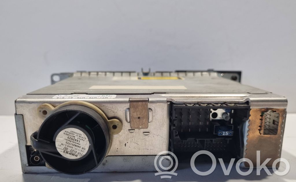 Radio / CD/DVD atskaņotājs / navigācija