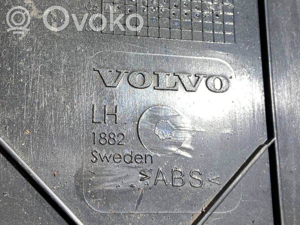 (B) statņa dekoratīvā apdare (augšdaļa)