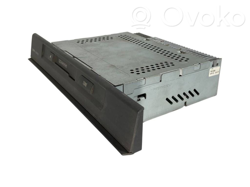 Radio / CD/DVD atskaņotājs / navigācija