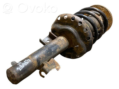 Priekšpusē amortizators ar atsperi