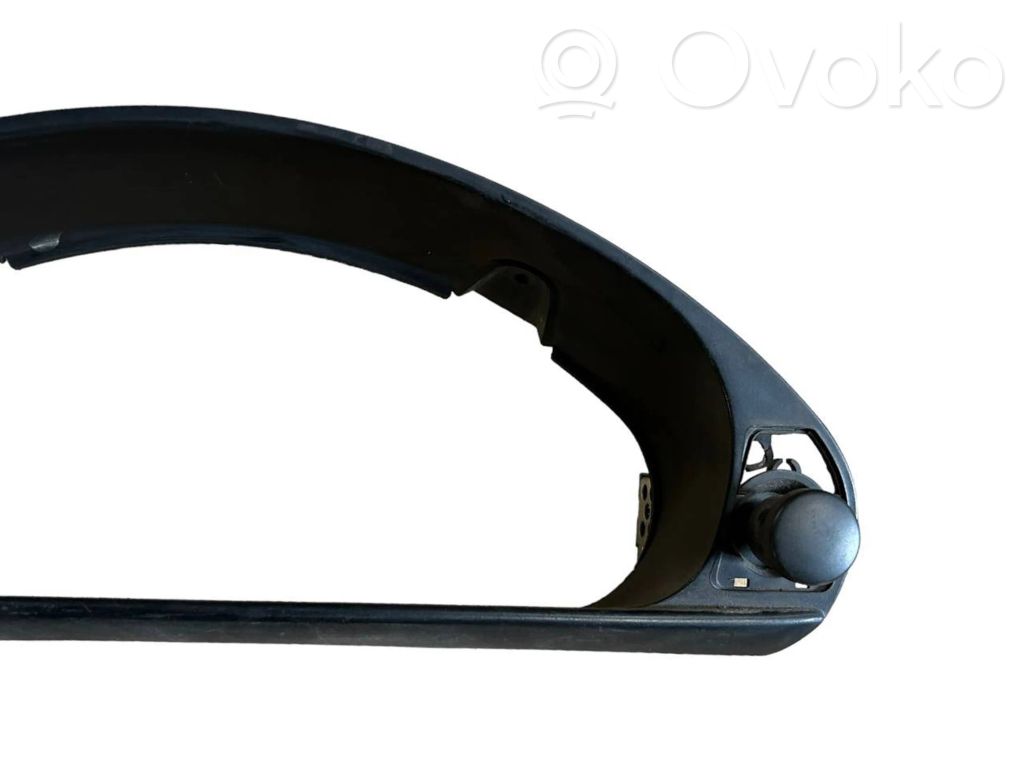 Instrumentu paneļa dekoratīvā apdare