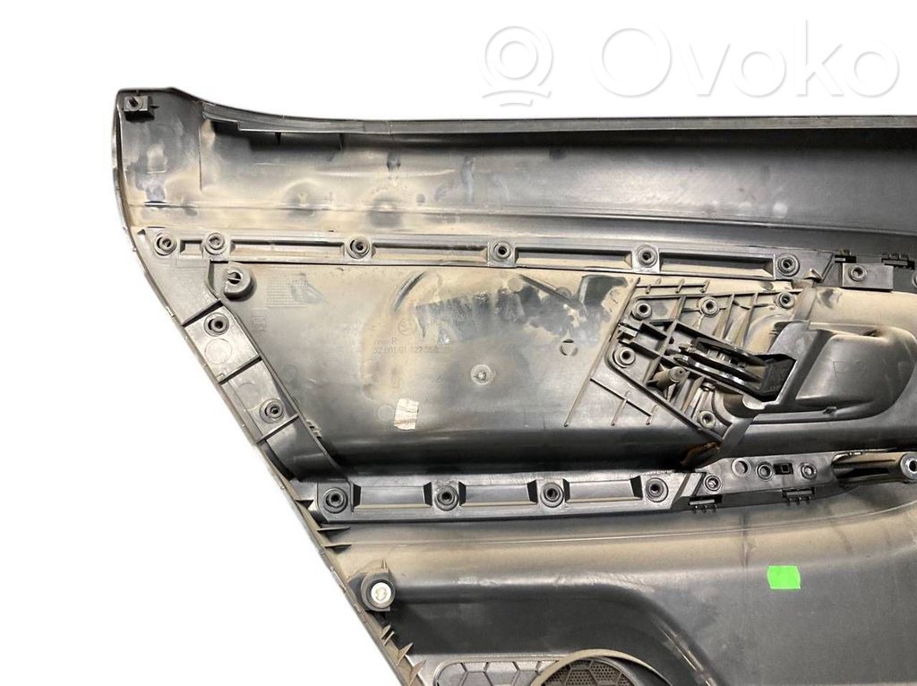 Apšuvums aizmugurējām durvīm