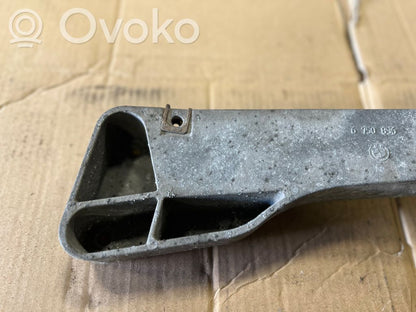 Transmission mounting bracket