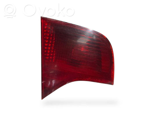 Aizmugurējais lukturis pārsegā