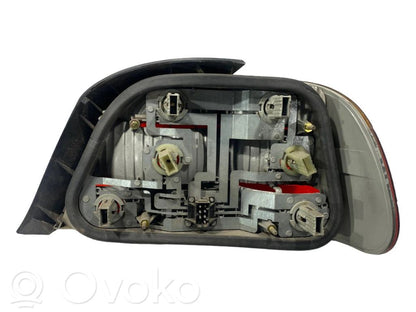 Задний фонарь в кузове