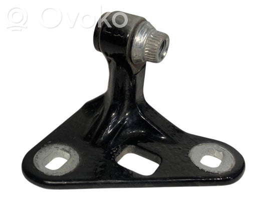 Priekšpusē apakšējā vira (eņģe)