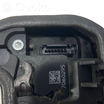 Aizmugurē slēdzene