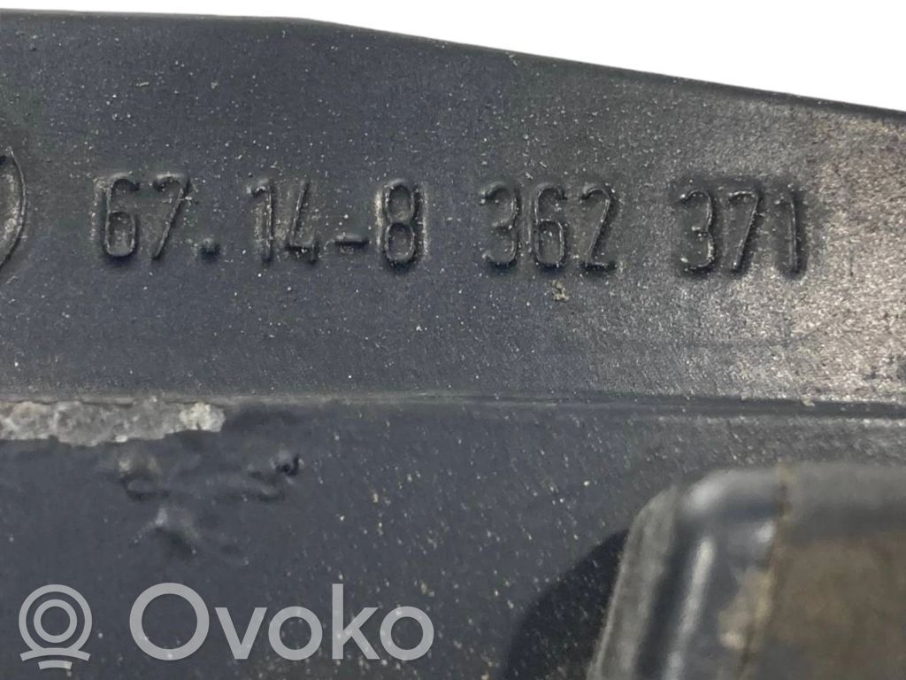 Aizmugurējā pārsega pievilcējs