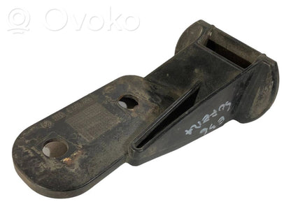 Priekšpusē bampera turētājs