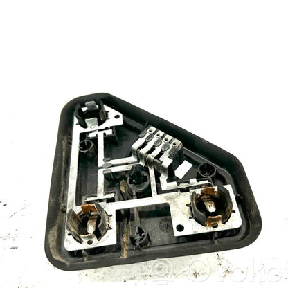 Aizmugures spuldzes vāka turētājs