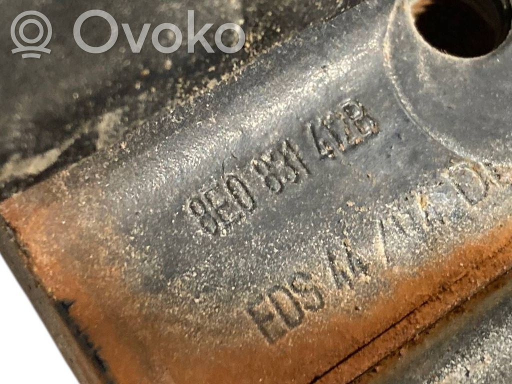Priekšpusē apakšējā vira (eņģe)