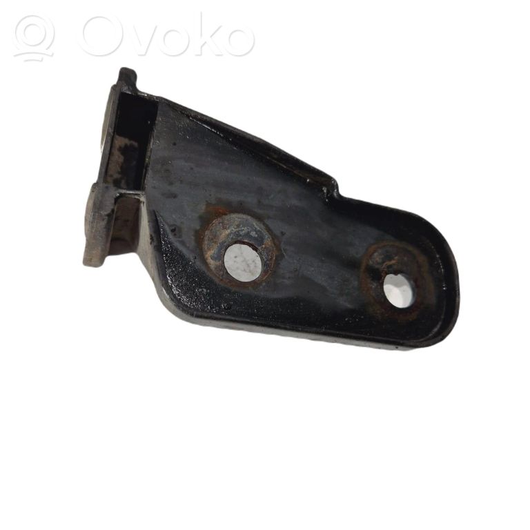 Priekšpusē bampera turētājs