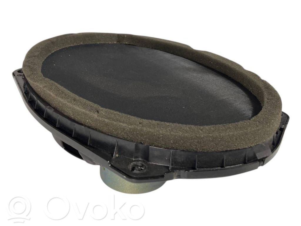 Skaļrunis (-i) priekšējās durvīs