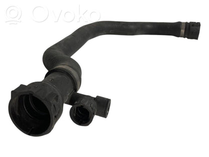 Caurulīte (-es) / šļūtene (-es)