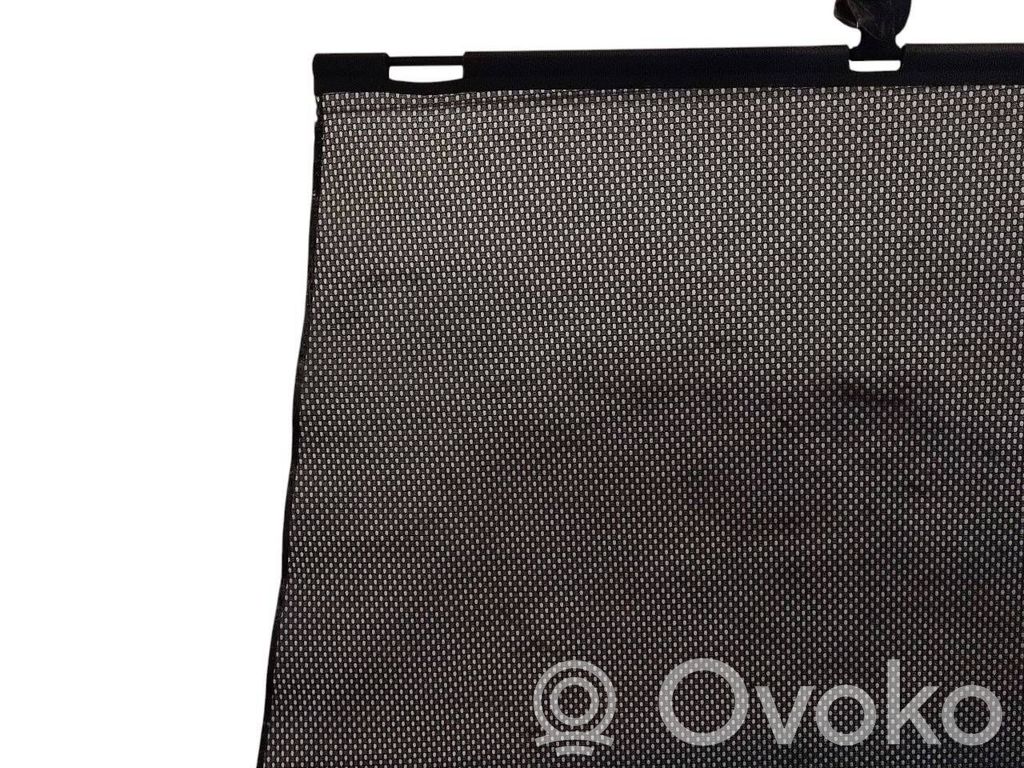 Aizmugurē logu aizkars