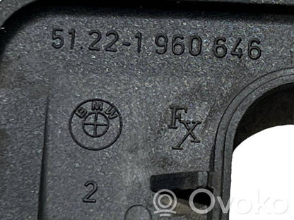 Cita veida priekšpusē durvju dekoratīvās apdares detaļa