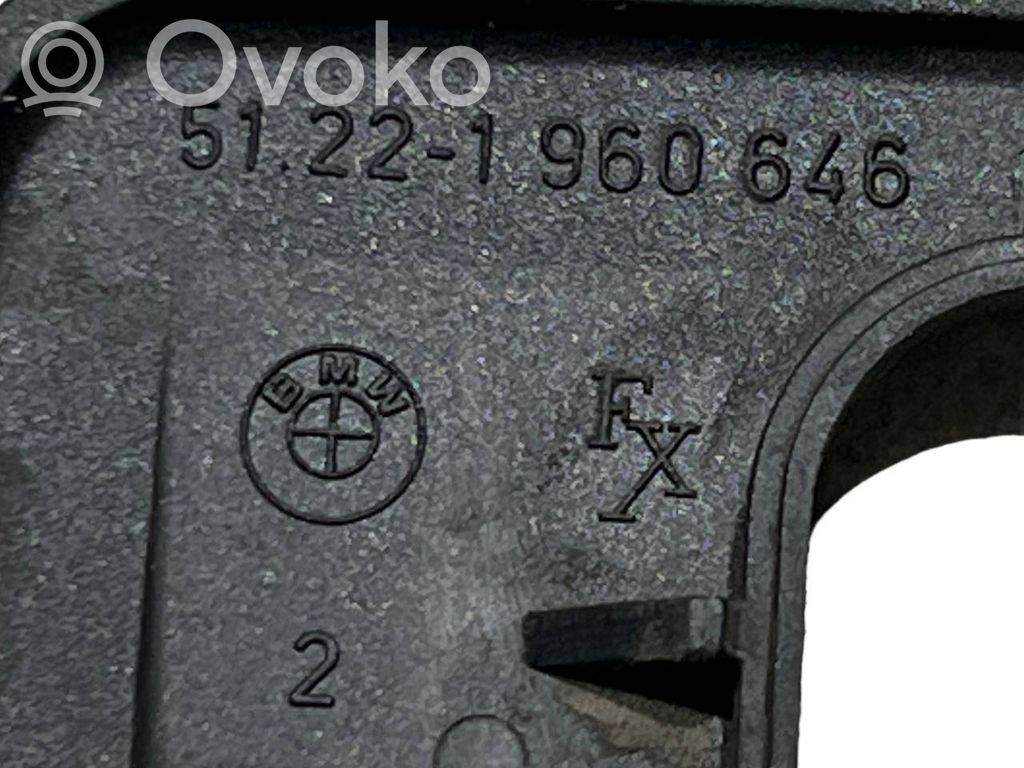 Cita veida priekšpusē durvju dekoratīvās apdares detaļa