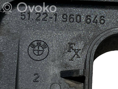 Cita veida priekšpusē durvju dekoratīvās apdares detaļa