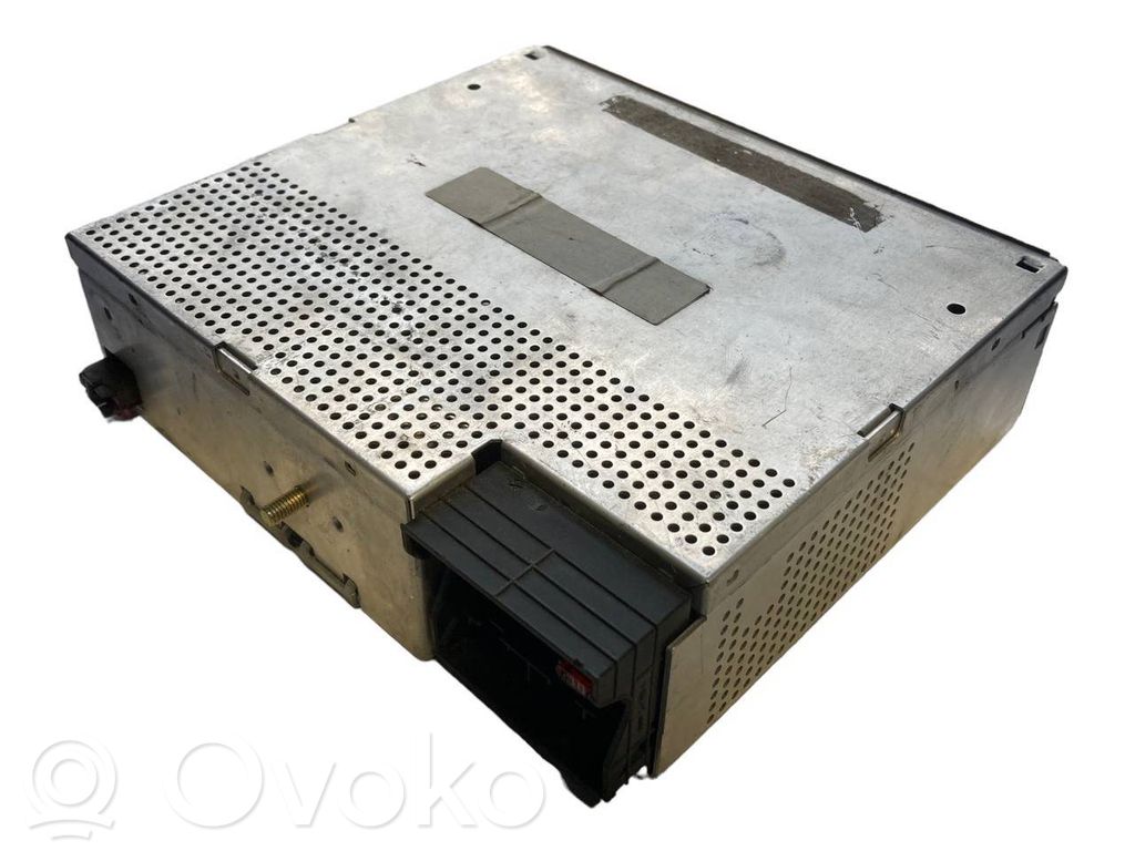 Radio / CD/DVD atskaņotājs / navigācija