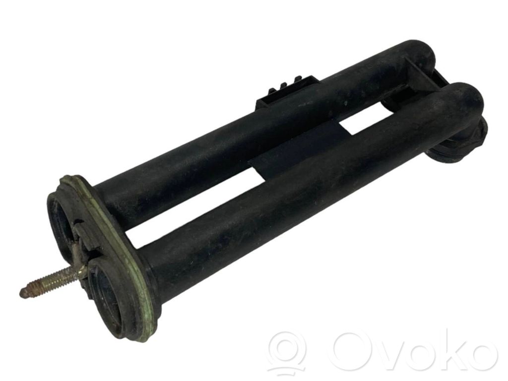 Caurulīte (-es) / šļūtene (-es)