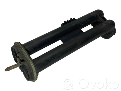 Caurulīte (-es) / šļūtene (-es)