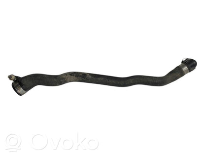Caurulīte (-es) / šļūtene (-es)