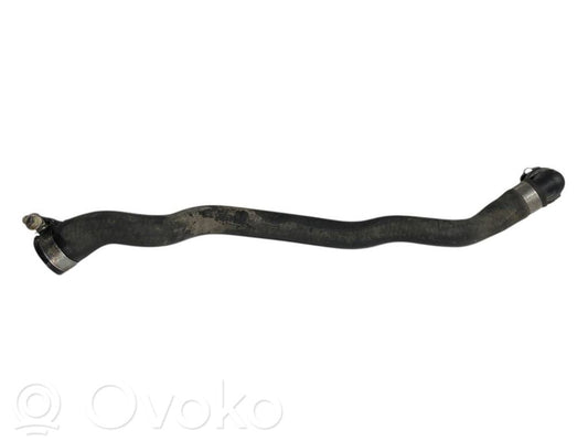 Caurulīte (-es) / šļūtene (-es)