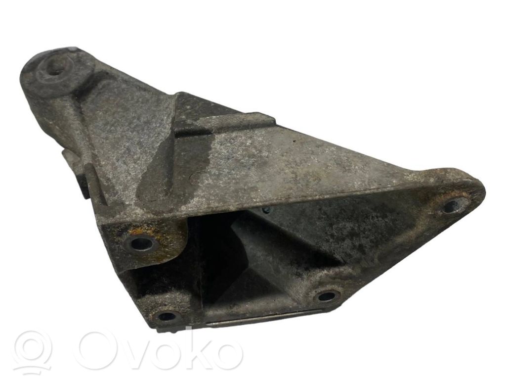 Dzinēja nostiprināšanas stiprinājums-kronšteins