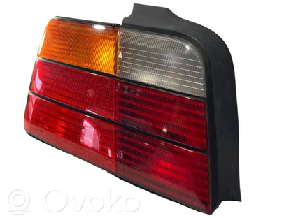 Aizmugurējais lukturis virsbūvē