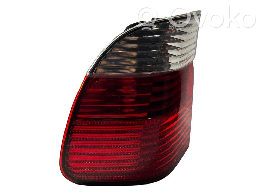 Aizmugurējais lukturis virsbūvē