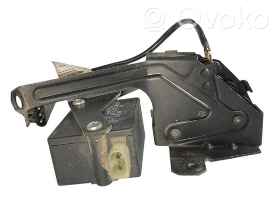 Aizmugurējā pārsega slēdzene